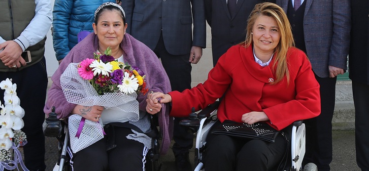 OTOBÜSE ALINMADI AMA BÜTÜN GÖNÜLLERE GİRDİ