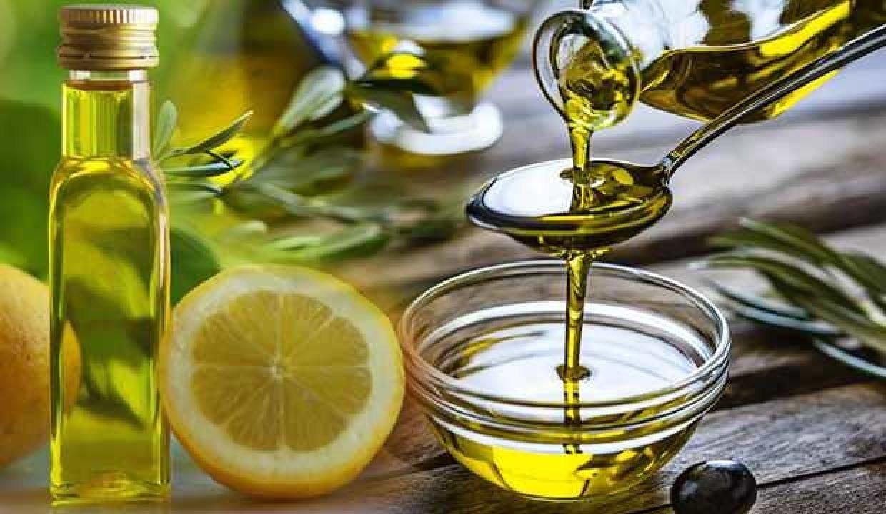 Sigaranın zehrini karaciğerden söküp atıyor! 1 kaşık limon ve zeytinyağını birlikte tüketirseniz