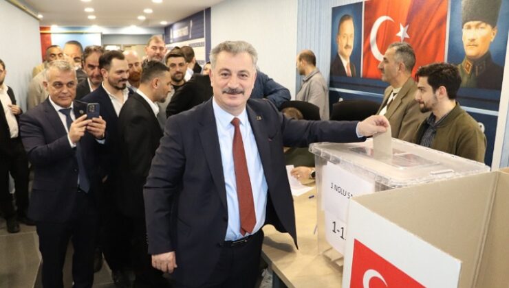 A Parti İl başkanı Fikret Aslan güven tazeledi