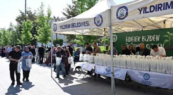 Yıldırım Belediyesi 50 bin Meyve Sebze Fidesi Dağıttı