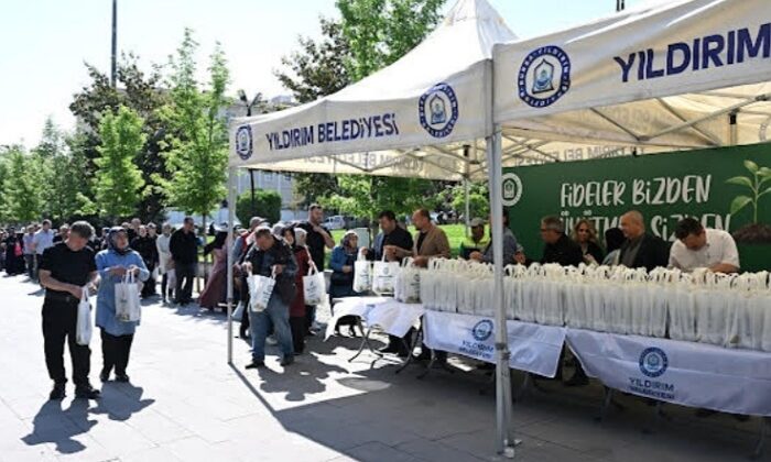 Yıldırım Belediyesi 50 bin Meyve Sebze Fidesi Dağıttı