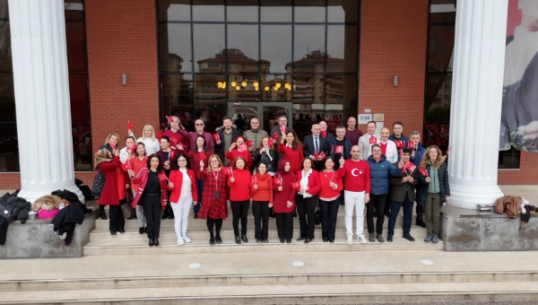 1000 yürek, 1000 bayrak!