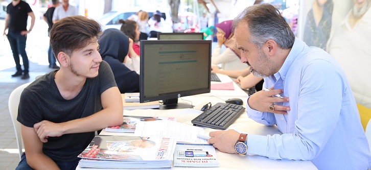 Üniversite adayları tercihinde Büyükşehir hizmeti